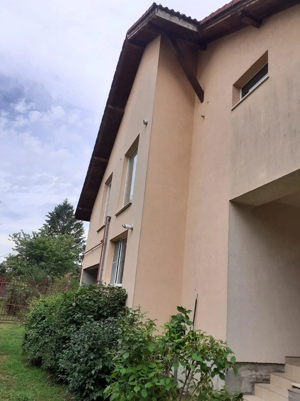 Vand casa Valea Mare Podgoria , judet Arges 