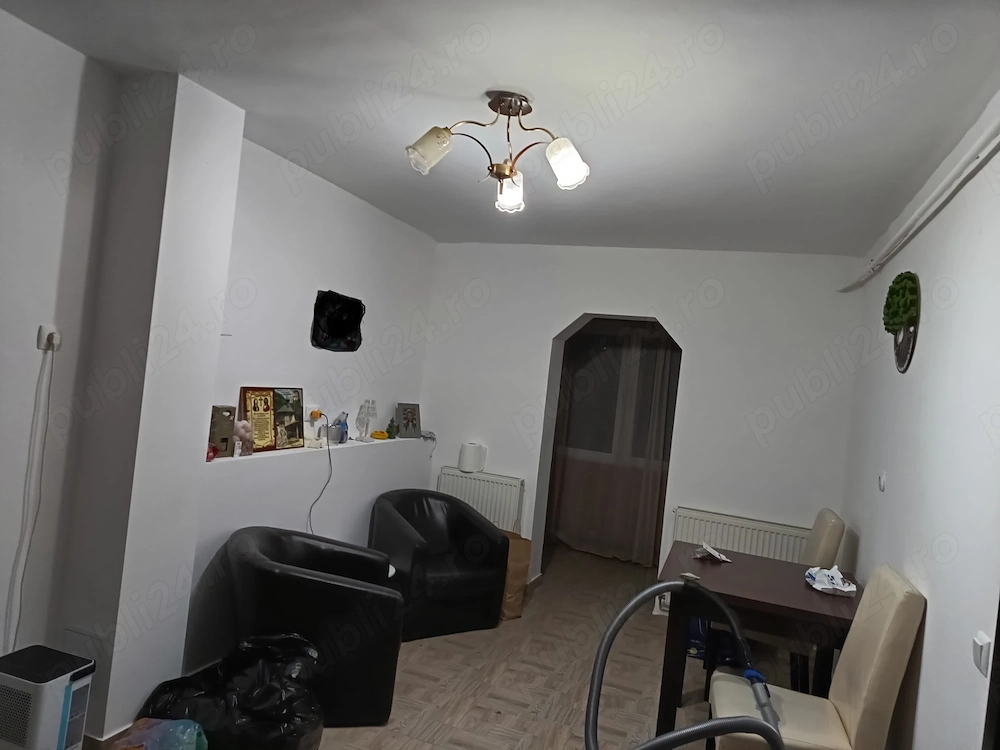 Dau in chirie apartament cu 3 camere