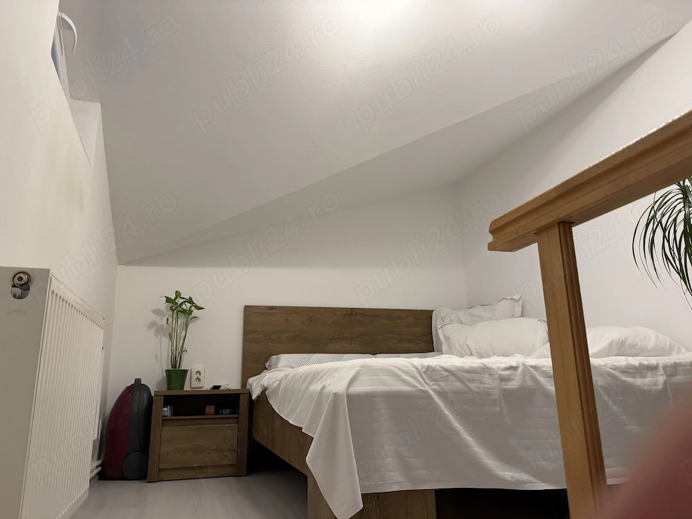 Vând apartament mansardă pe două nivele.