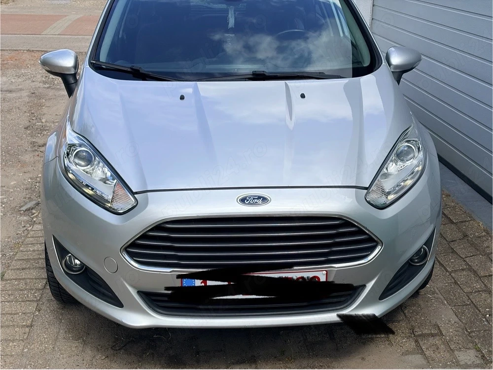 ford fiesta 2013,  2 cheii culoare forte frumosa 
