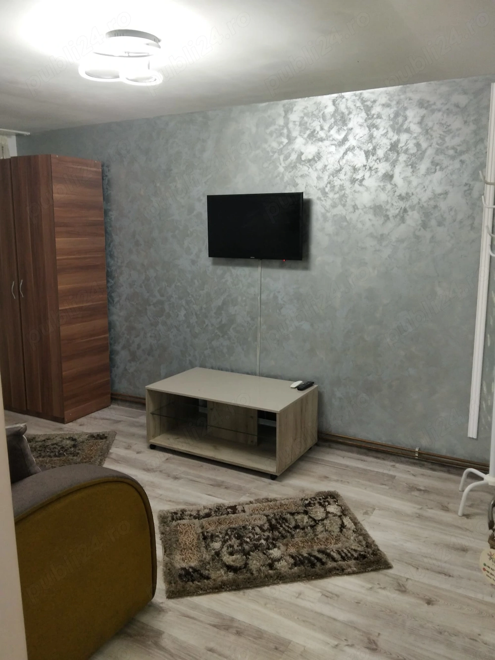 Închiriez apartament Războieni 
