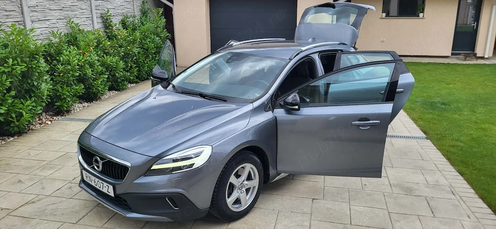Volvo V40 R-Design Model Cross Country Euro 6
