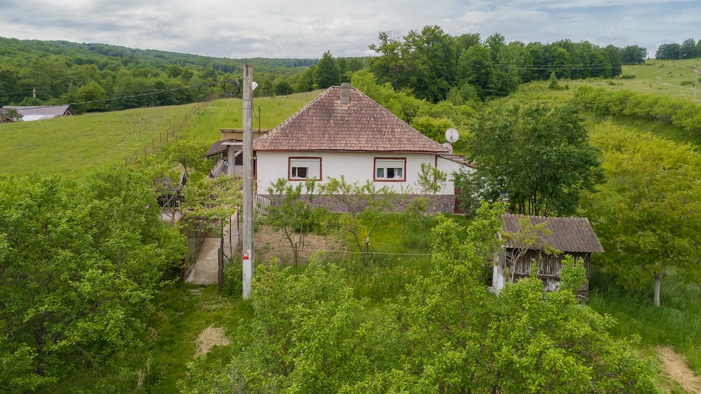 Casă cu 4 camere de vânzare in Racos