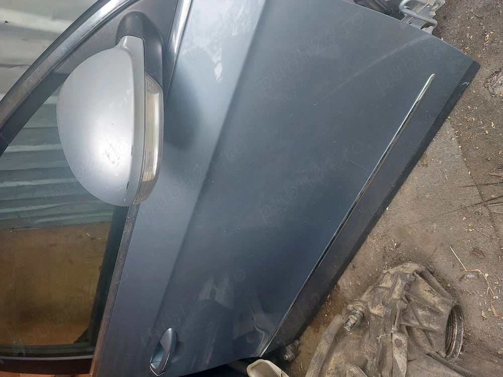 Ușă partea dreaptă wolzvaghen passat B6 