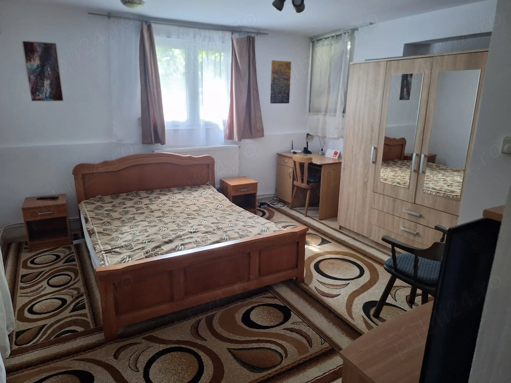 Garsonieră la curte