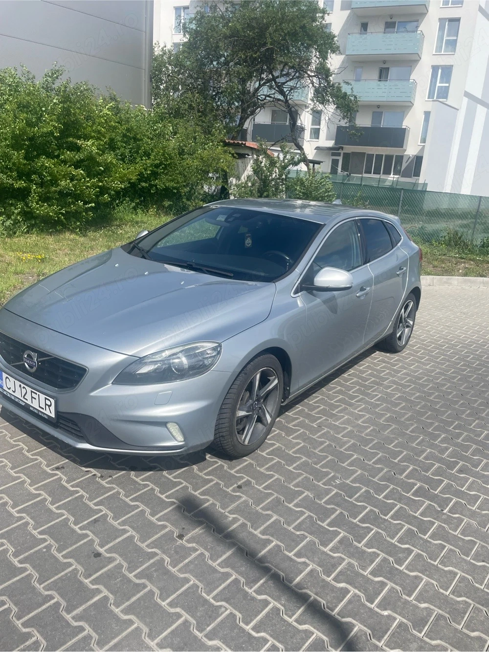volvo V40, an 2016 R-design 150 cp