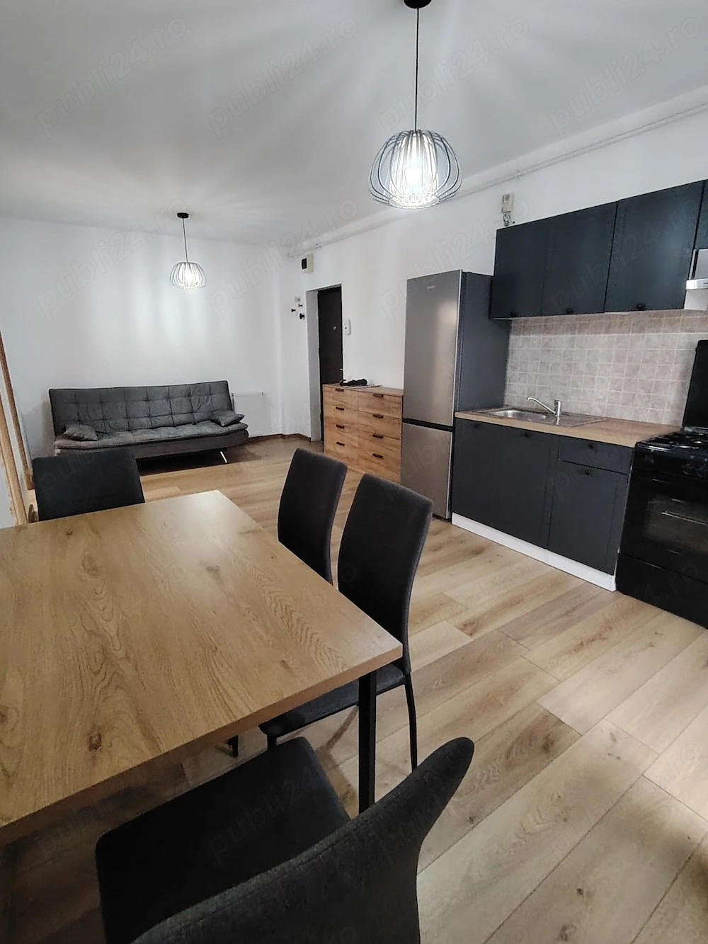 Inchiriere Apartament 2 camere semidecomandat, 48 mp , Florilor