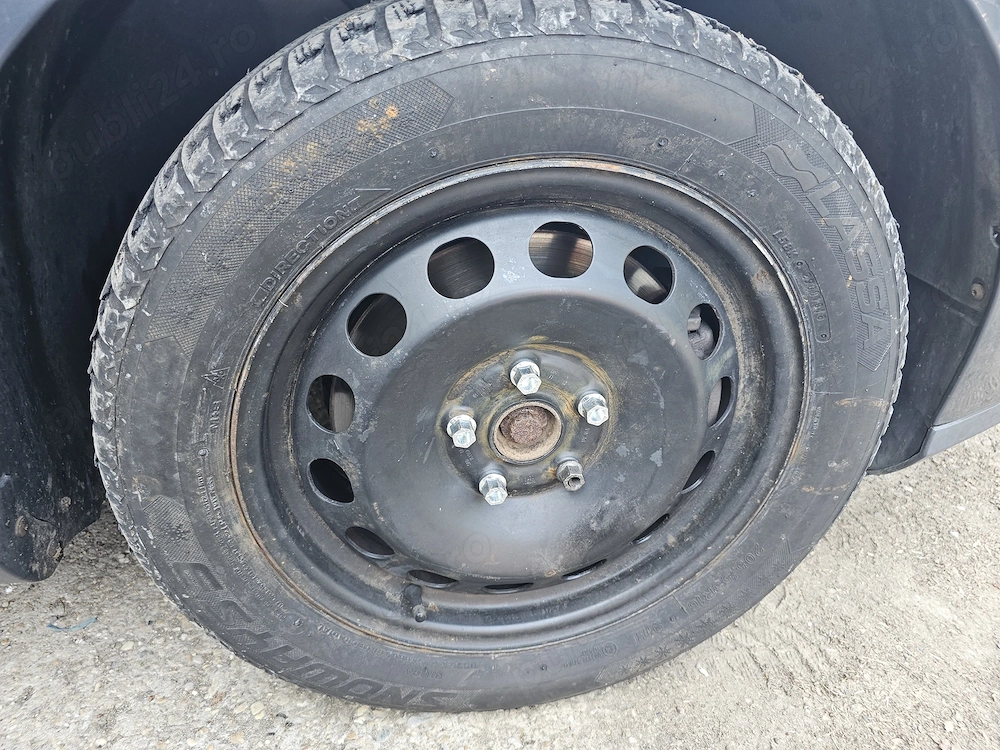 Janta de tabla pe 16" cu anvelopa de iarna 205/55/R16 pentru VW Passat si probabil ca si pentru alte