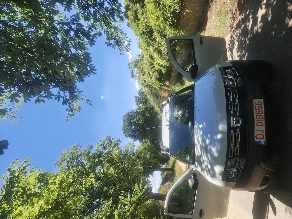 Vând Dacia Duster