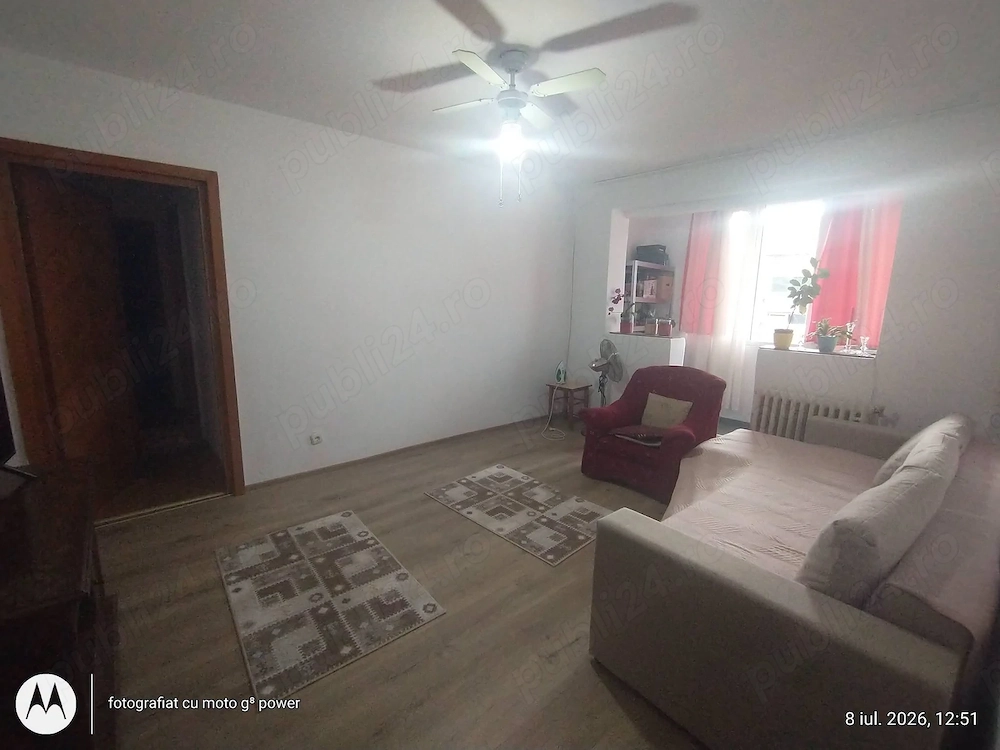 Traian zona URSUS,etaj 4 cu acoperis ,proaspat zugravit