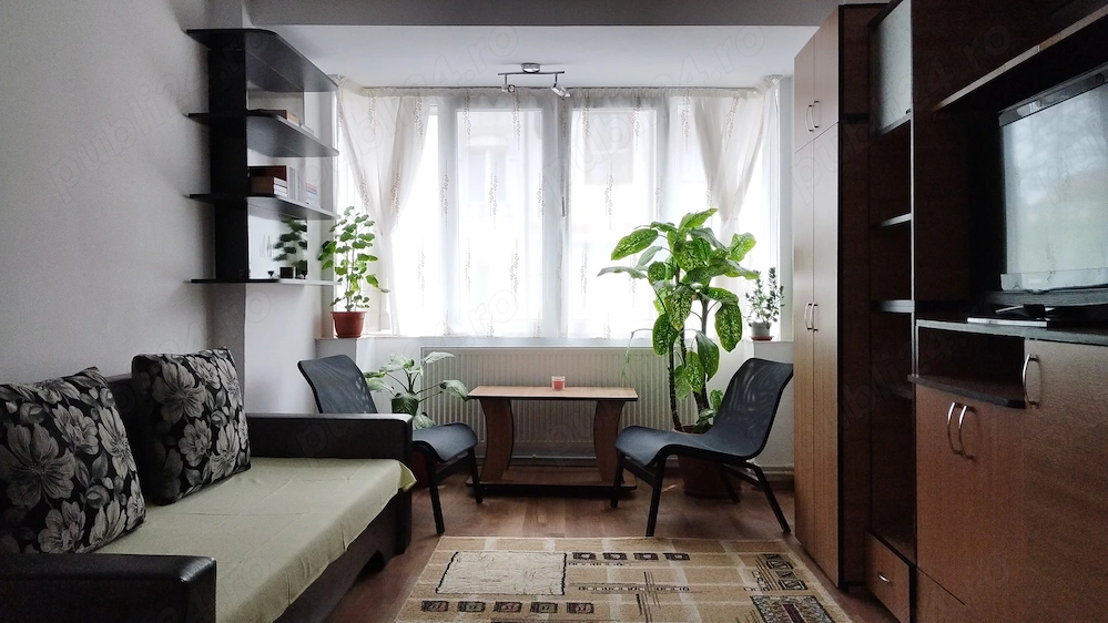 Inchiriez Apartament cu Doua Camere pe Termen Lung in Zona Centrala
