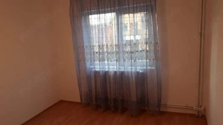Proprietar inchiriez apartament 3 camere str.Mioriței