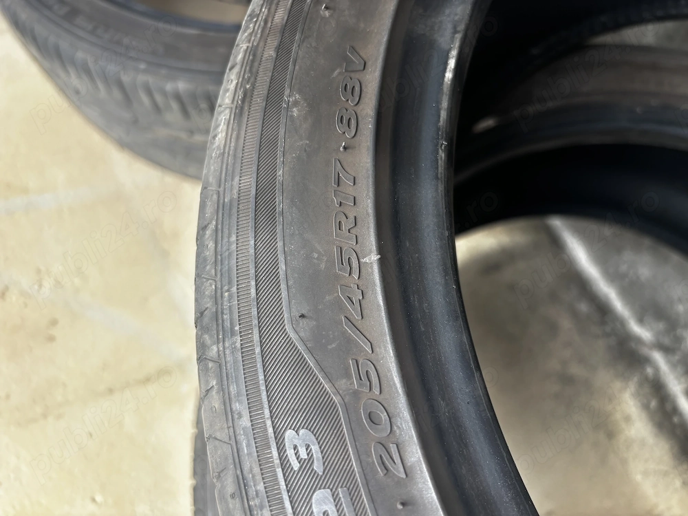 Vând cauciucuri 205/45R17