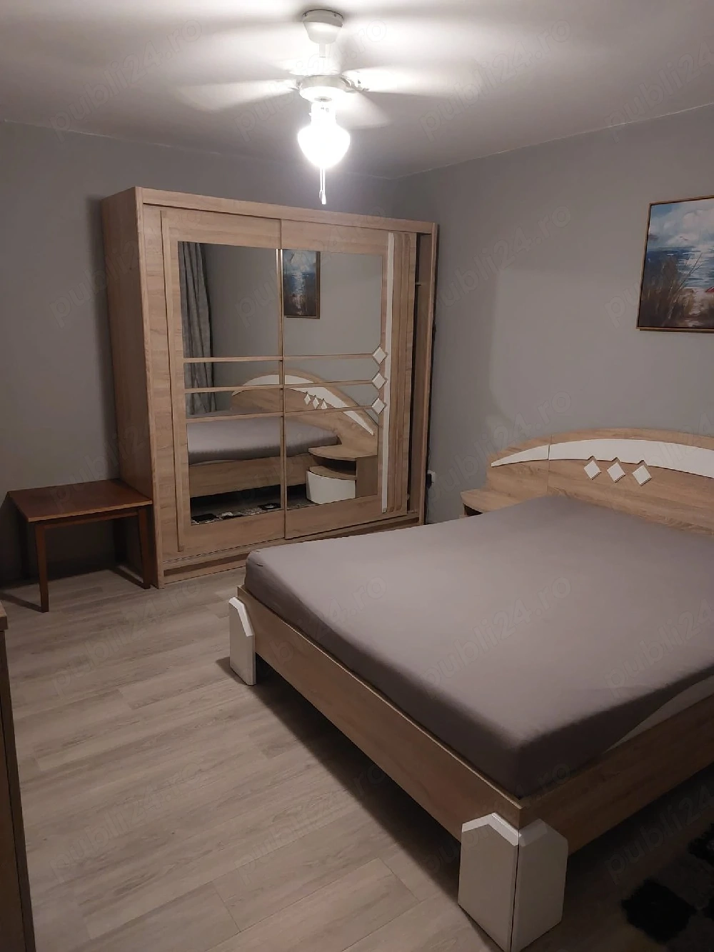 Închiriez apartament.
