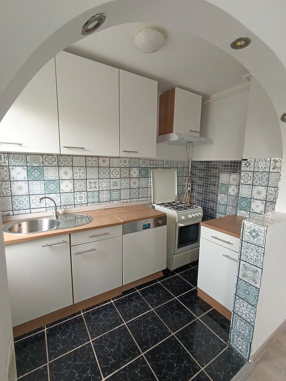 Vînd apartament,3 camere