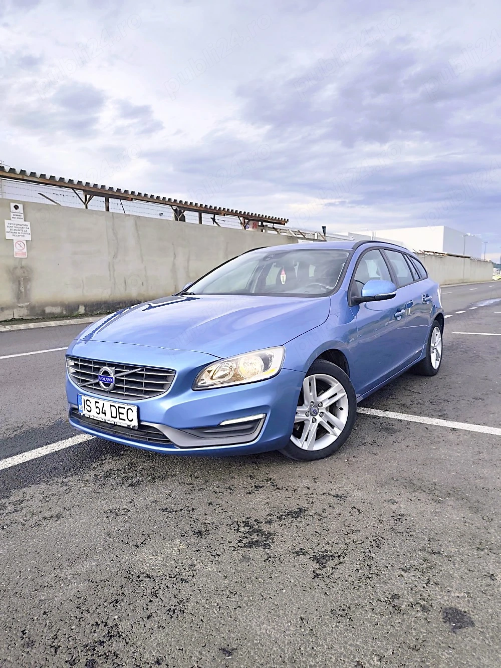 Volvo V60 Momentum, an 2015