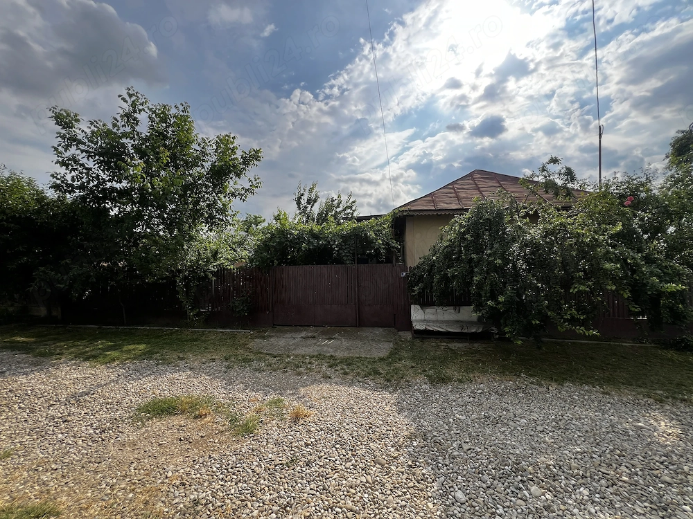 Casă de vânzare 105 mp + teren 656 mp  Malu Roșu, Armășești