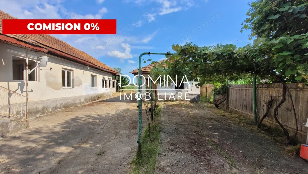 Vânzare casă renovabilă cu teren generos, sat Trocani, comuna Dănești