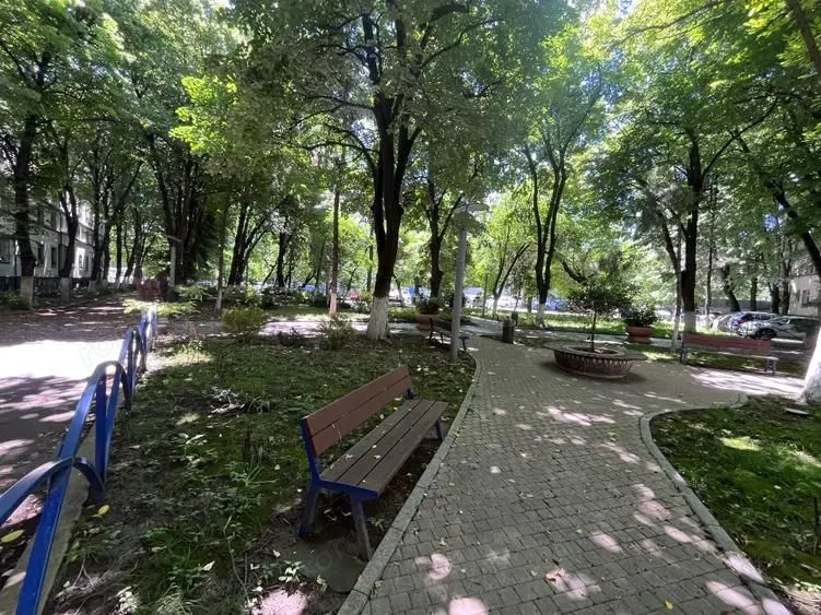 Apartament 2 camere.  Cu Centrala. La 2 min. metrou Brancoveanu.
