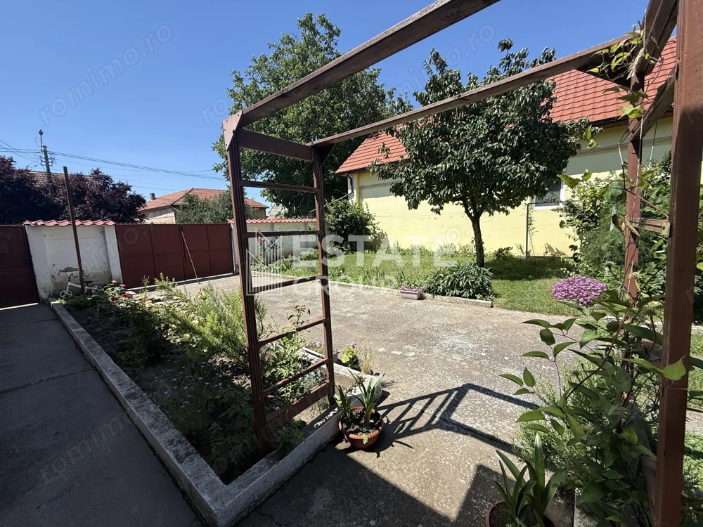 Casa Sandrei , teren 1414 mp, strada asfaltata