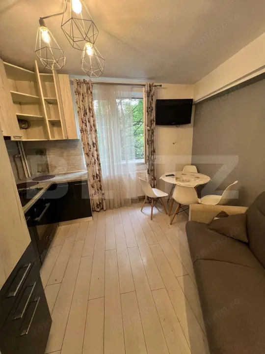 Apartament cu 2 camere de închiriat, 52 mp, zona Complex - Stadion