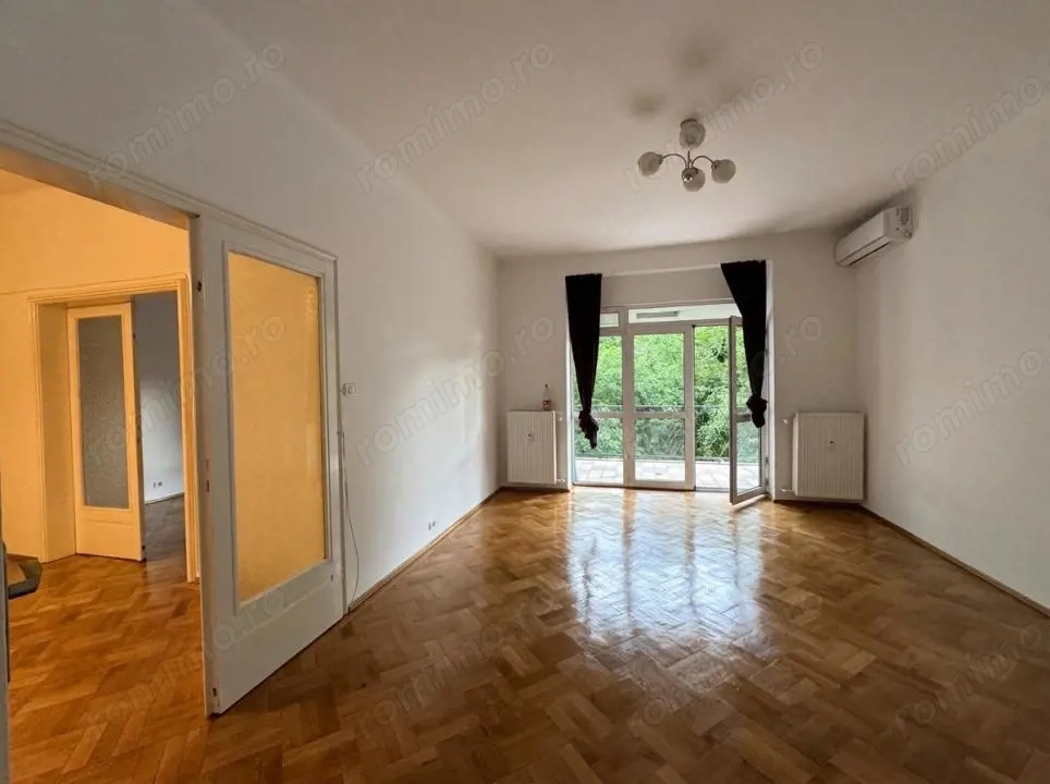Apartament fermecator cu vedere in parcul Cismigiu
