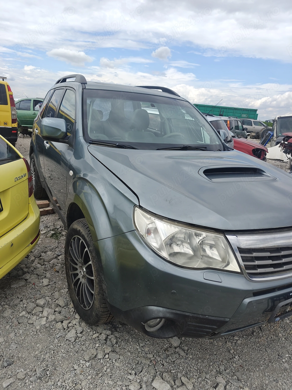 Dezmembrez Subaru forester 
