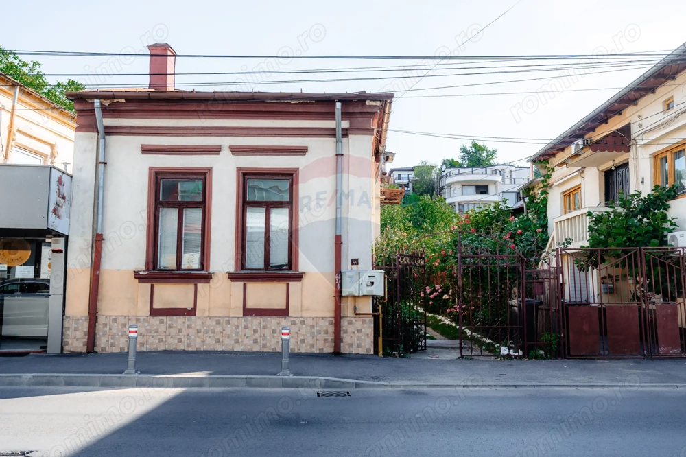 Casă + teren 422mp de vânzare în Pitești pe Strada Egalității