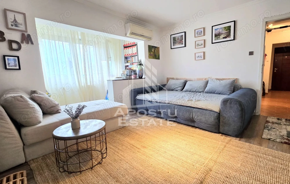 Apartament de vanzare cu 3 camere, mobilat si utilat, zona Bucovina
