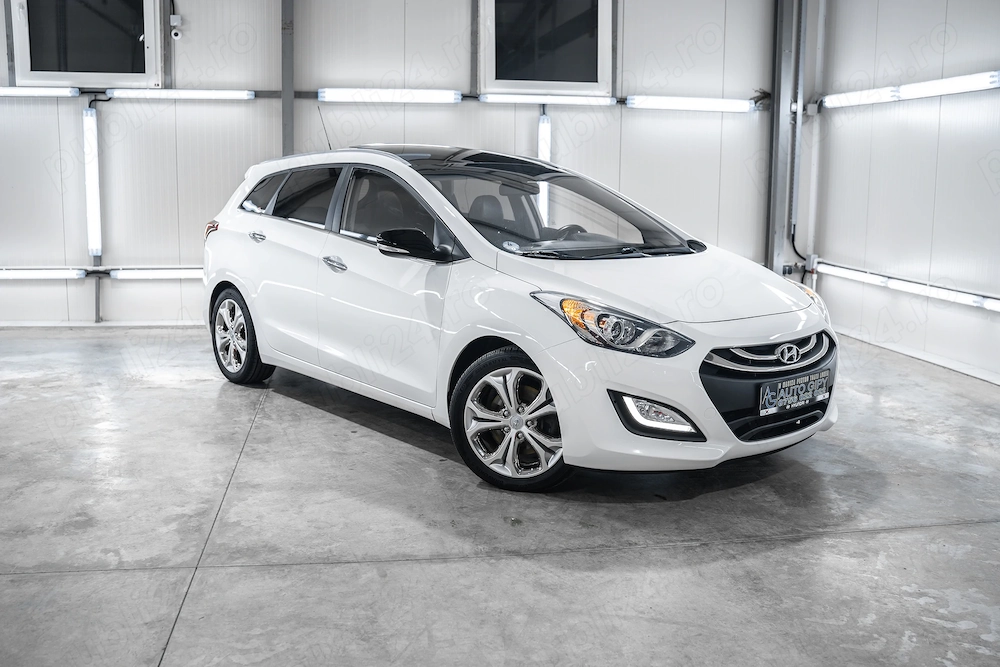 Hyundai i30 1.6 CRDi   2014   Pilot automat   Sistem   Start Stop   Sistem de navigație