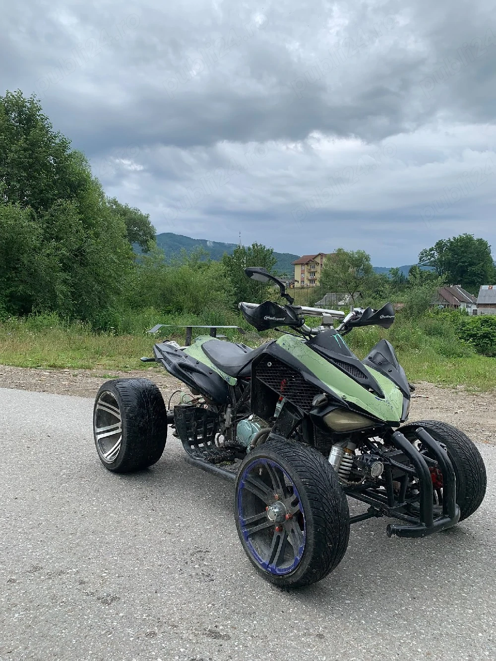 Vând atv 250 cc 