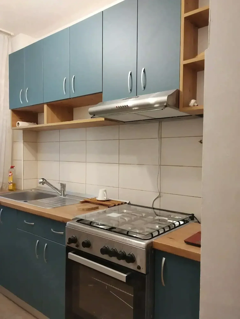 Proprietar vand sau schimb apartament 3 camere parter Enescu 7 renovat