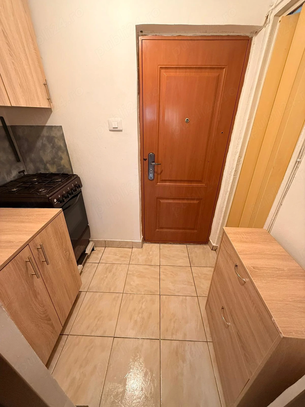 Închiriez garsoniera