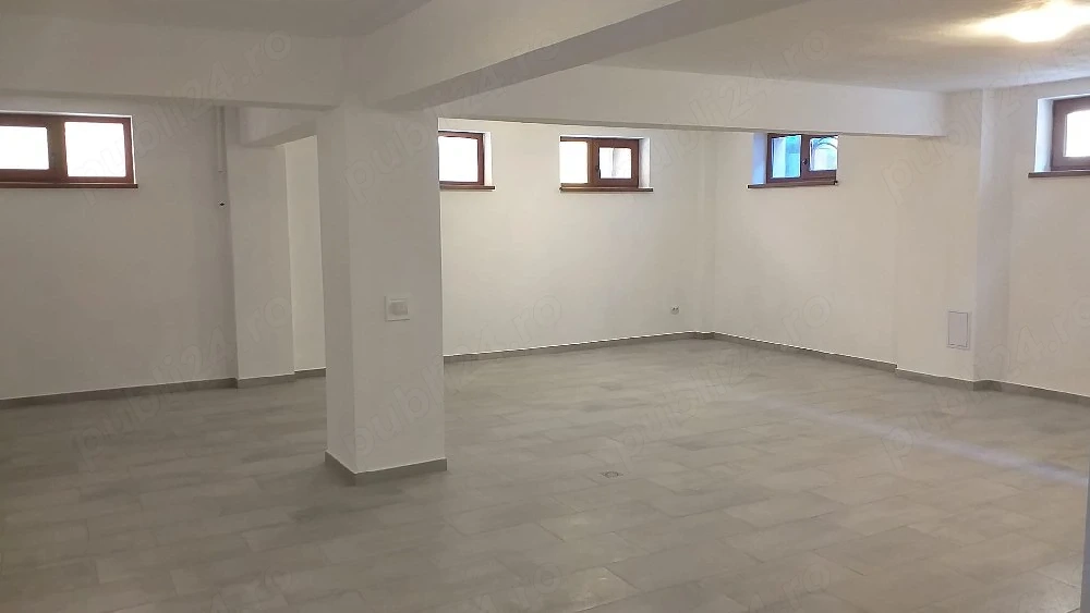 Propietar Închiriez  clădire 4 etaje  Hotel. Pensiune.Clinică . Birouri  ect central   zona bîlea