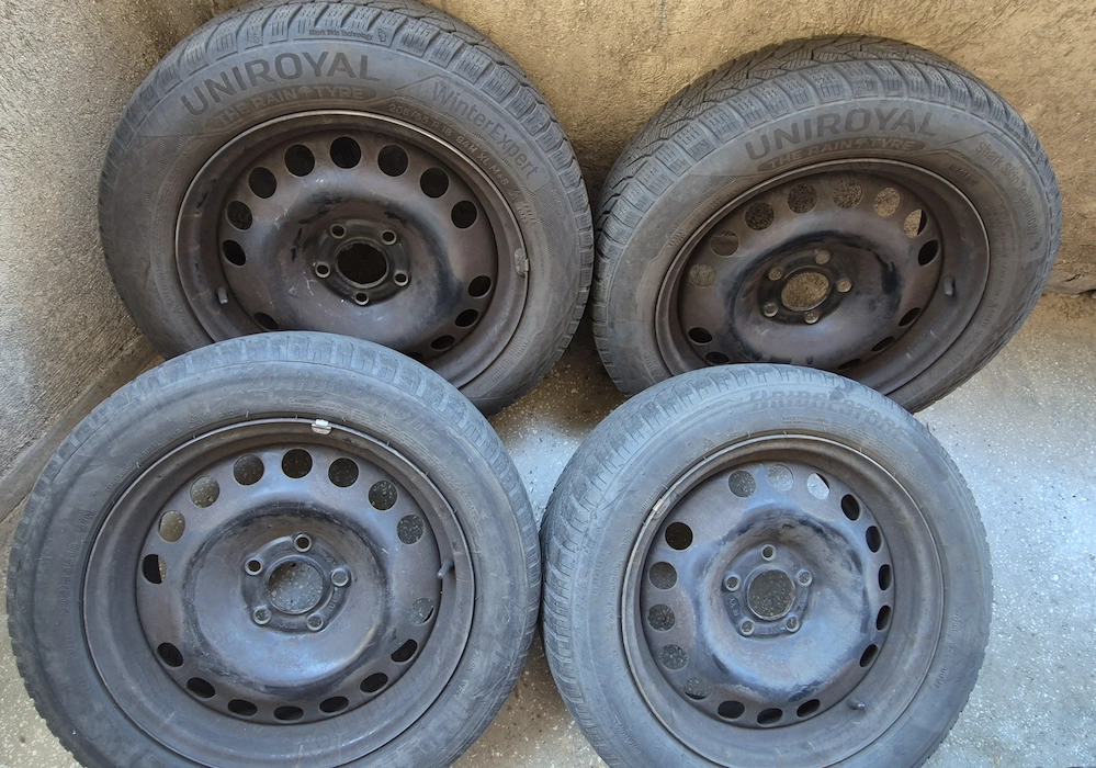 et 4 jante otel + anvelope iarna 205/55/R16 91H/94H Bridgestone / UNIROYAL, DOT 2021/2023