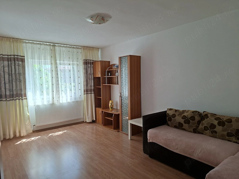 Ofer spre inchiriere Apartament 3 Camere, ultracentral, decomandat, direct proprietar