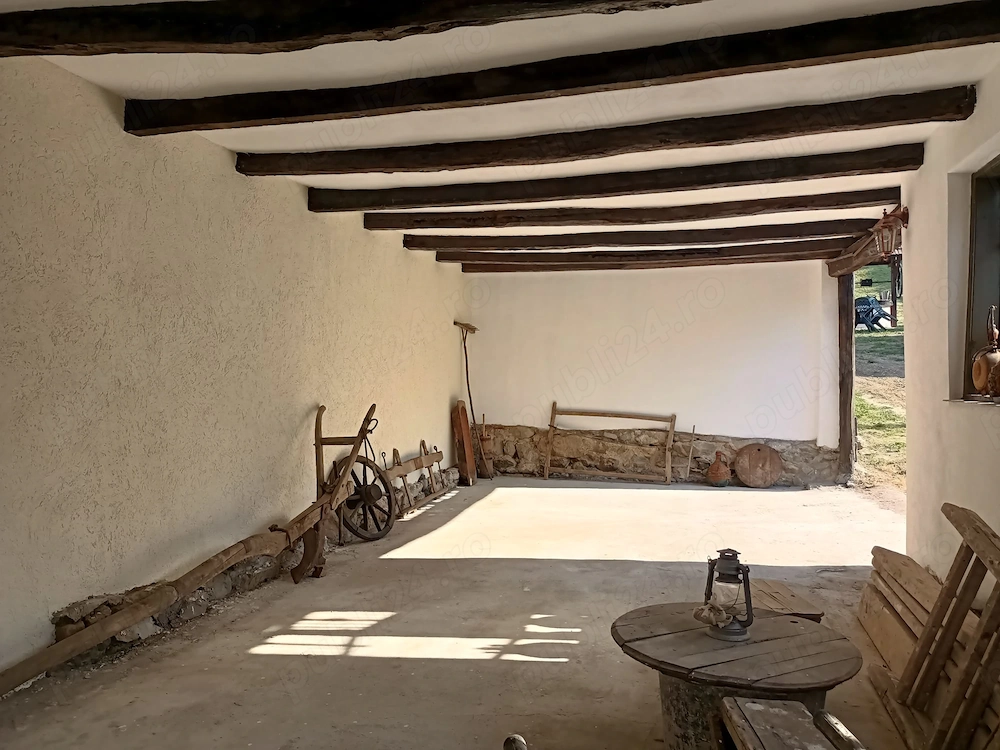 Casă boierească autentică restaurată Bujoreni Muzeul Satului 2000m teren intravilan 25ml deschidere 