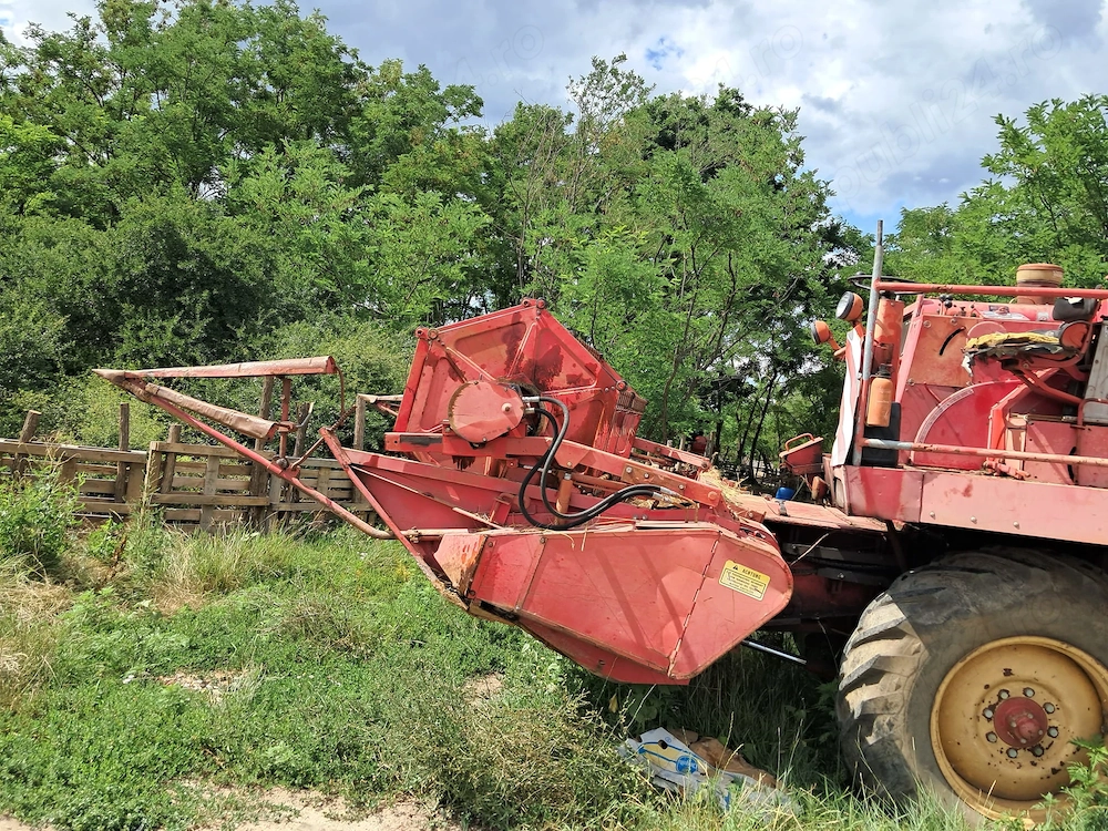 Vand combina Massey Ferguson in stare de functionare cu 4200 euro