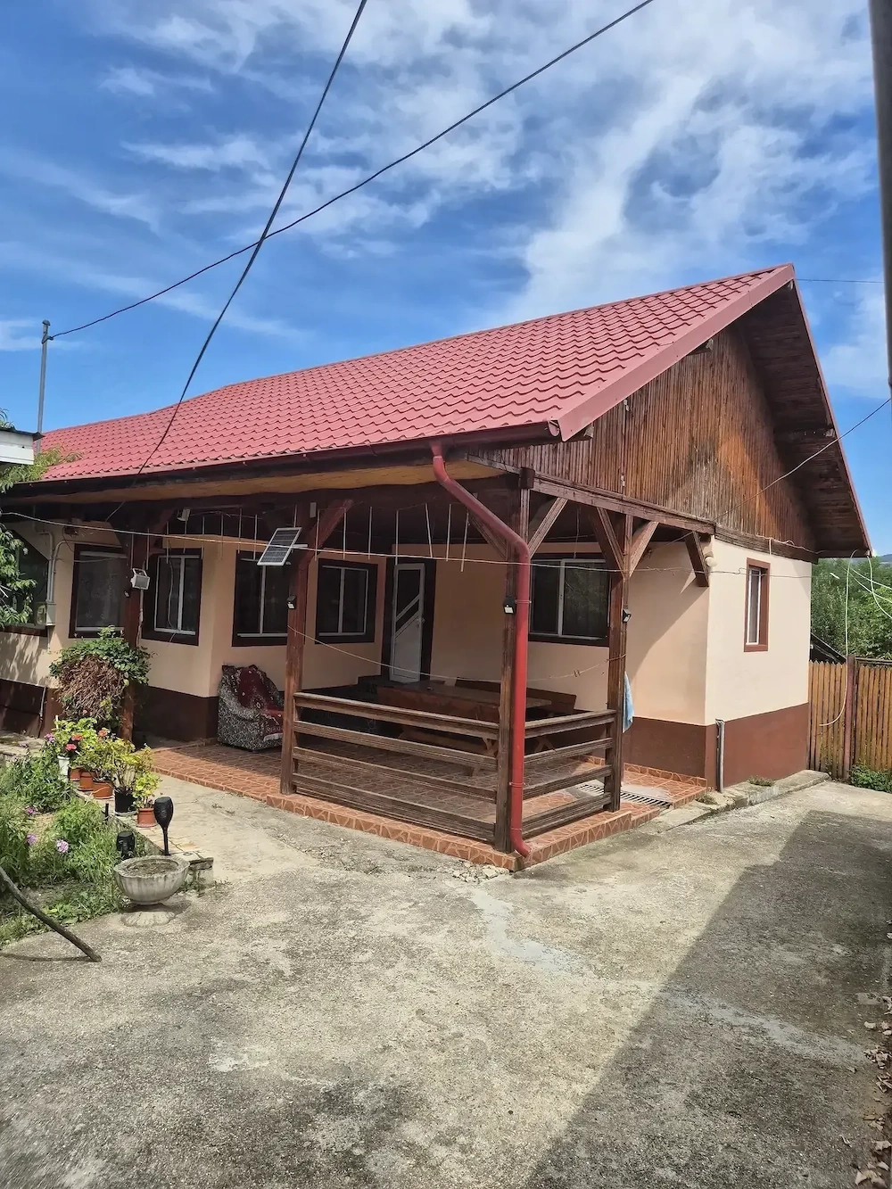 Vând casă complet mobilată și utilată în comuna Sângeru,  județul Prahova. 