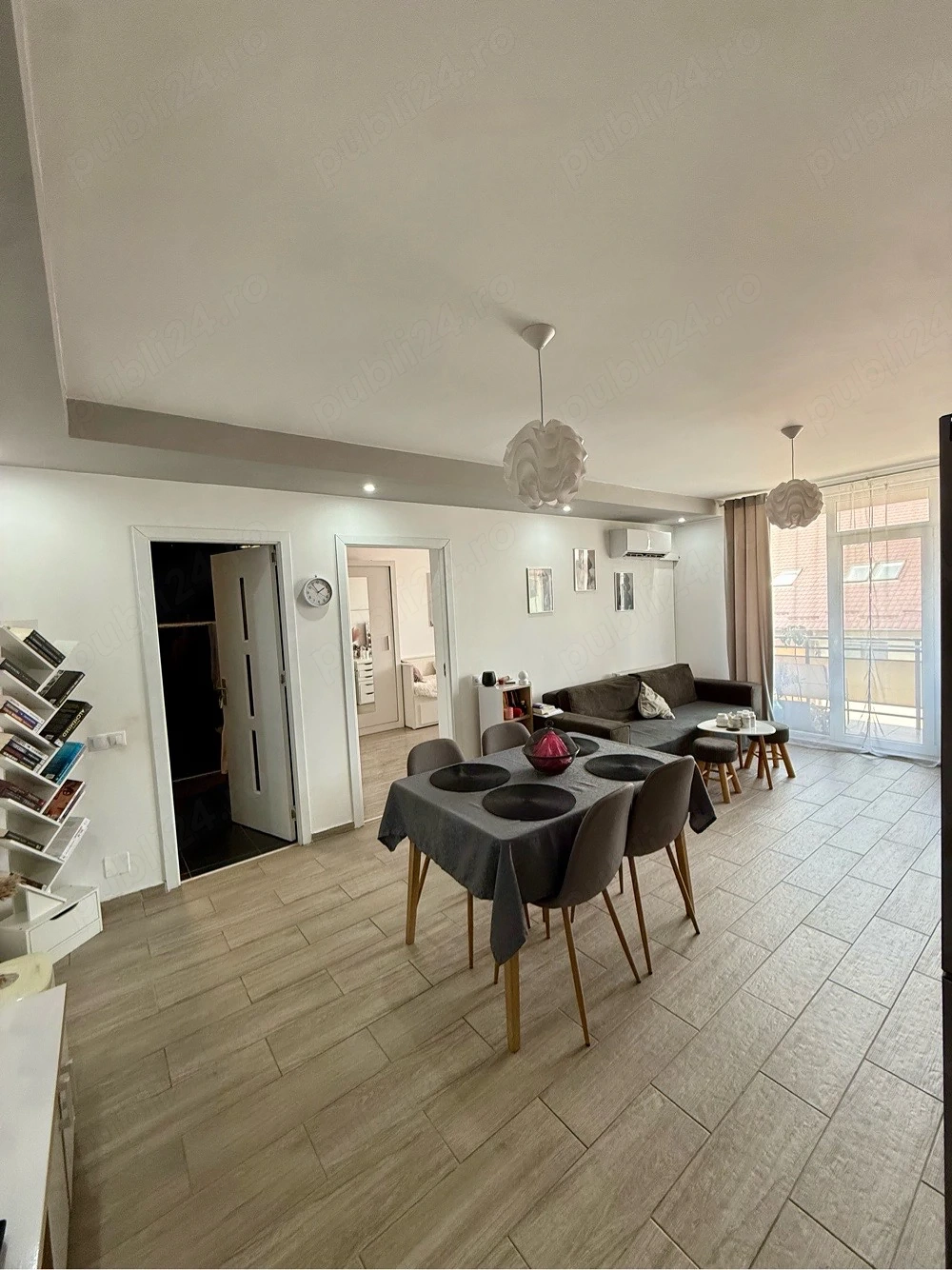 PROPRIETAR vând apartament cu 3 camere + parcare   Florești 