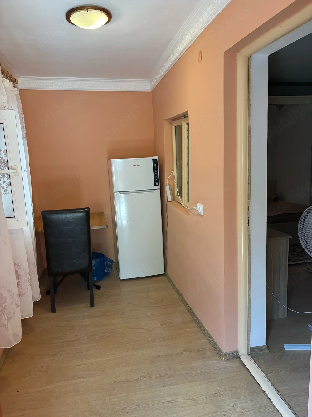 inchiriez casa la curte