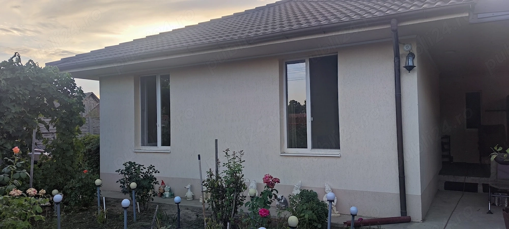 Proprietar vând casă aproape noua în duplex in Dinias 
