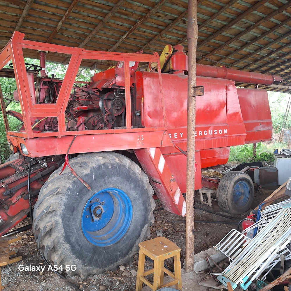 Vand combina agricola ptr fier vechi