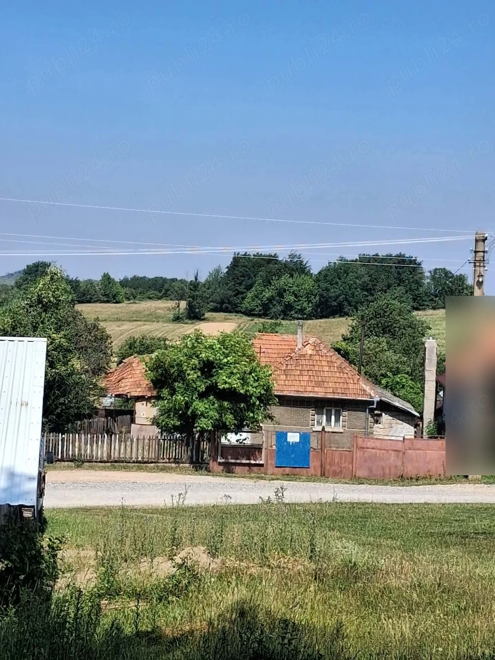 Casa cu teren de 8000 mp si livada