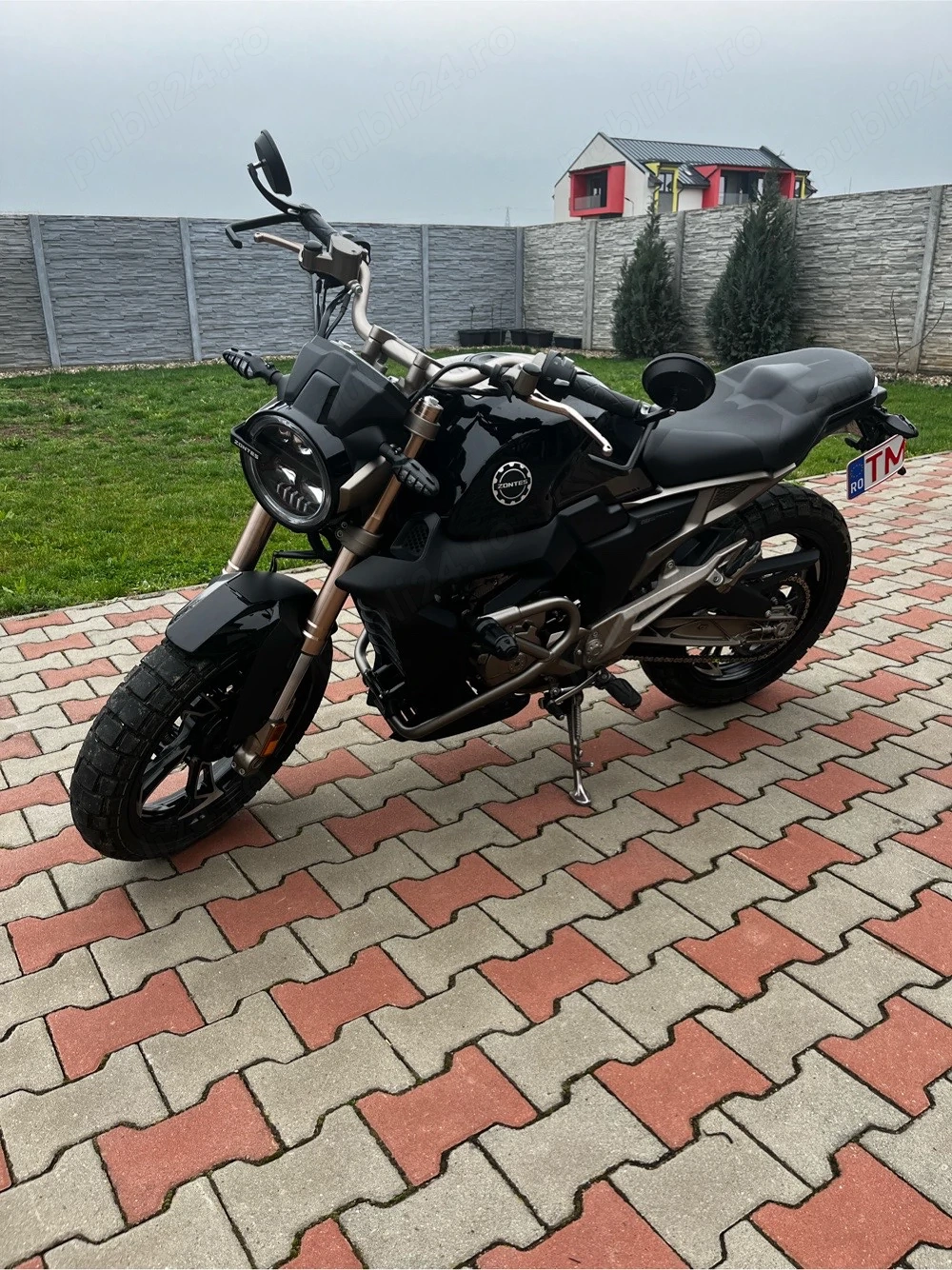 Motocicleta pentru permis categoria A1 (Zontes Scrambler G125)
