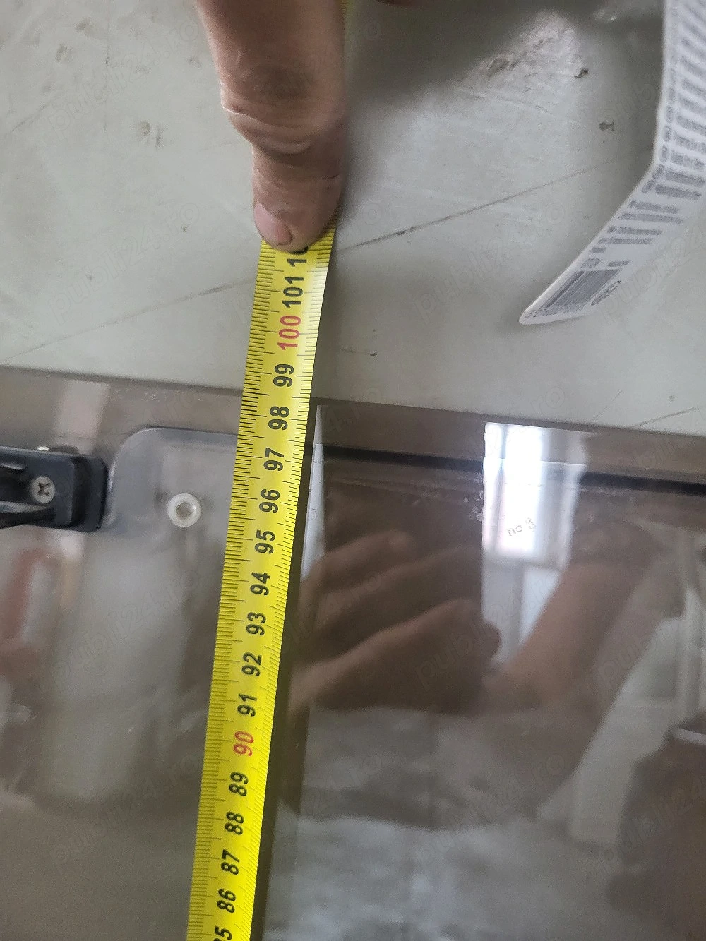 vând geam rulotă. gasiti dimensiunile în poze. 