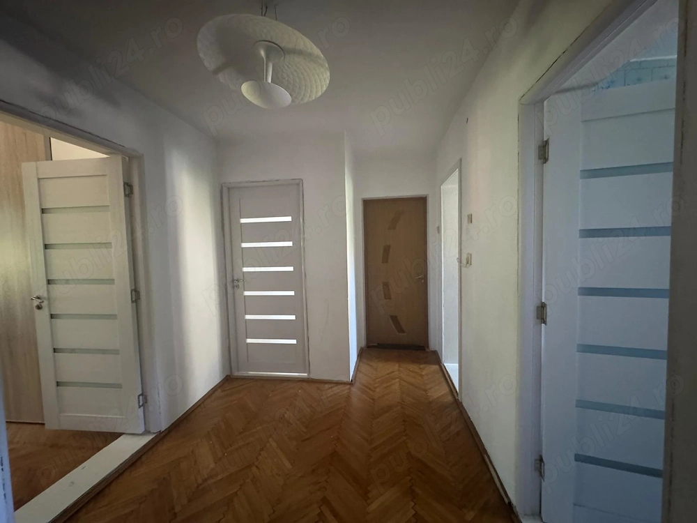 Apartment 4 camere (100mp), Zamca + loc de parcare privat