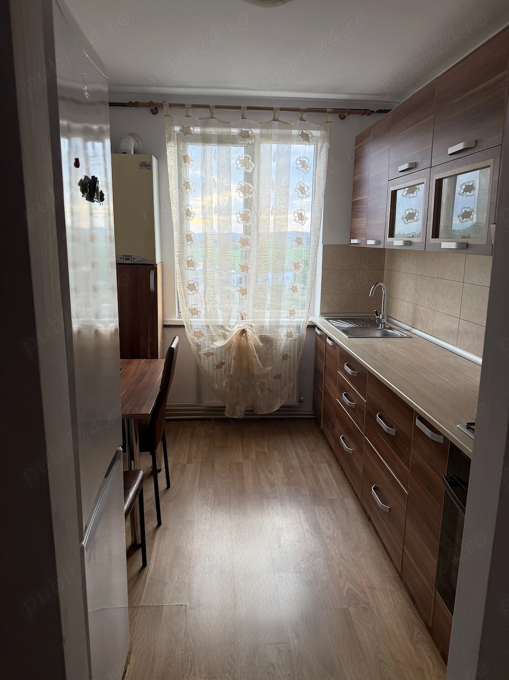 Apartament 2 camere, semidecomandat, amplasare foarte buna  (la șosea)