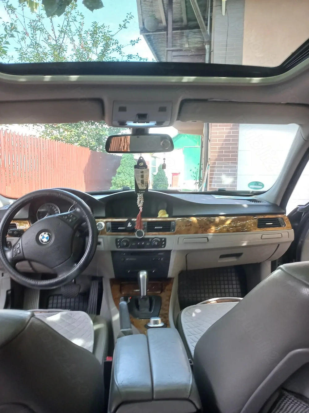 Vând BMW E90 320i automată 