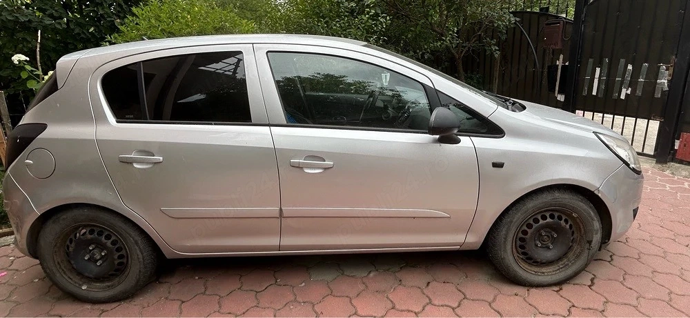 dezmembrez opel corsa D 
